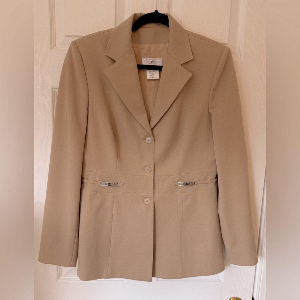NEW* Vertigo Paris 🇫🇷 Ladies Blazer Jacket Career Khaki Beige Tan Stretch NWOT